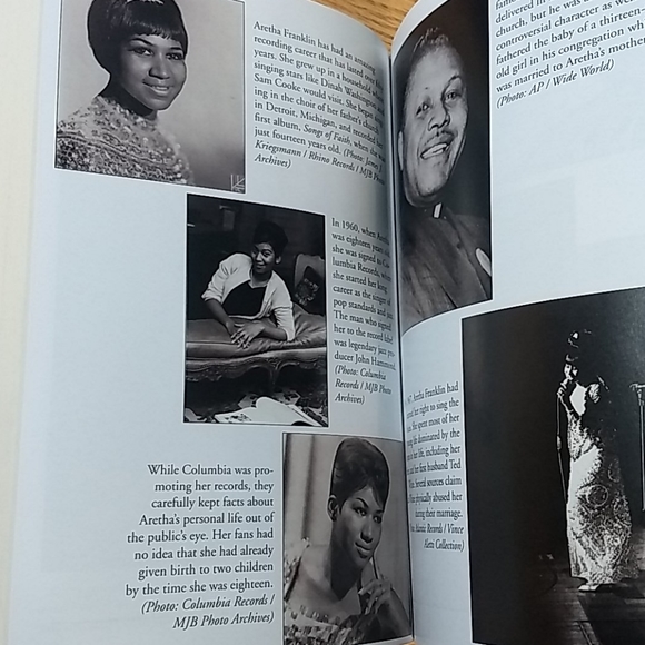 Aretha Franklin:Tribute Edition softcover Bio - Picture 14 of 16